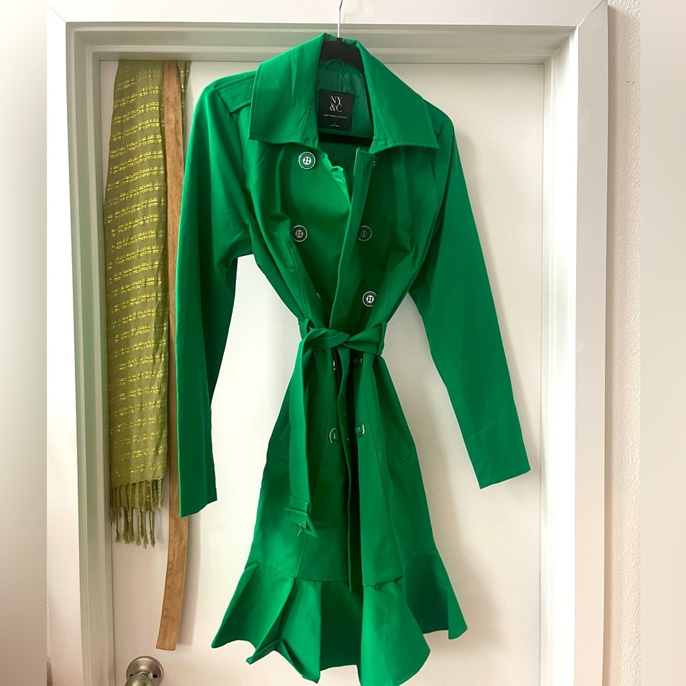 NY & Company Large double breasted kelly green jacket with ruffle hem, NWOT